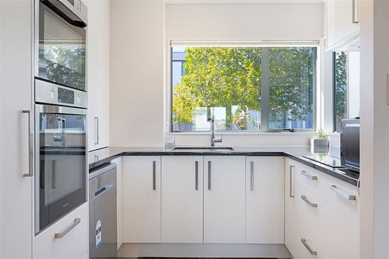 Photo of property in 21 Stephen Avenue, Henderson, Auckland, 0610