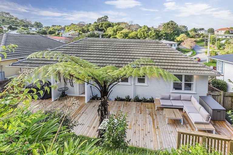 Photo of property in 49 Kiwi Crescent, Tawa, Wellington, 5028