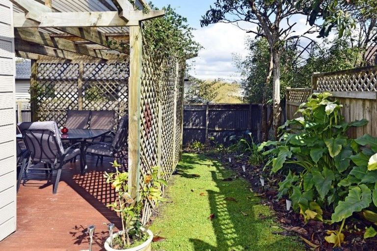 Photo of property in 966a East Coast Road, Northcross, Auckland, 0632