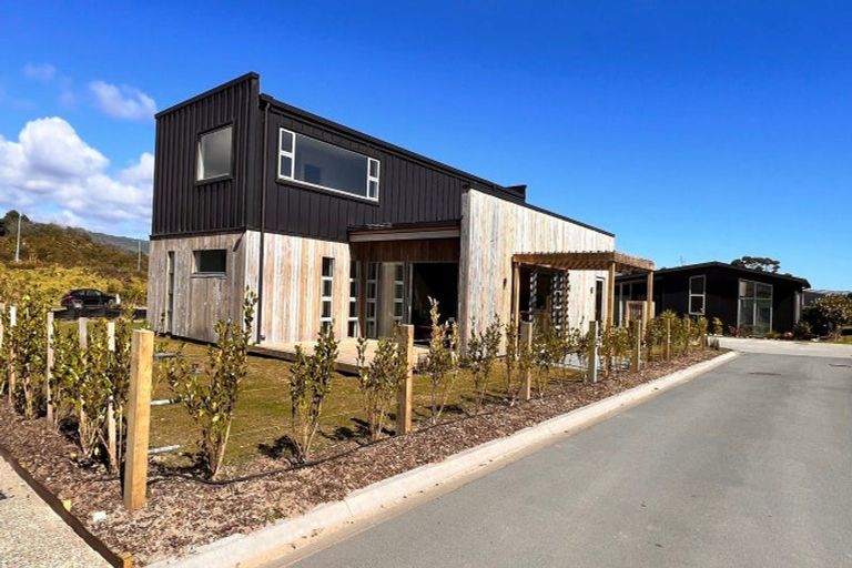 Photo of property in 4 Mirek Street, Waikanae, 5036