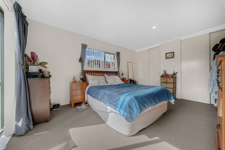 Photo of property in 5b Chelmsley Avenue, Henderson, Auckland, 0612