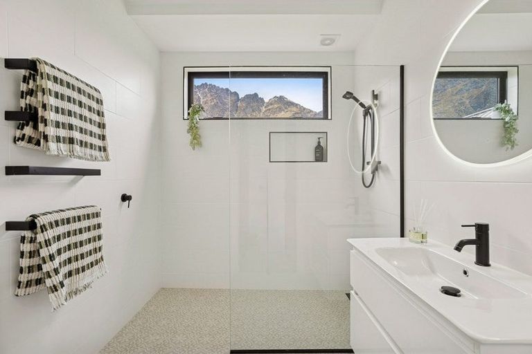 Photo of property in 1 Torridon Court, Jacks Point, Queenstown, 9371