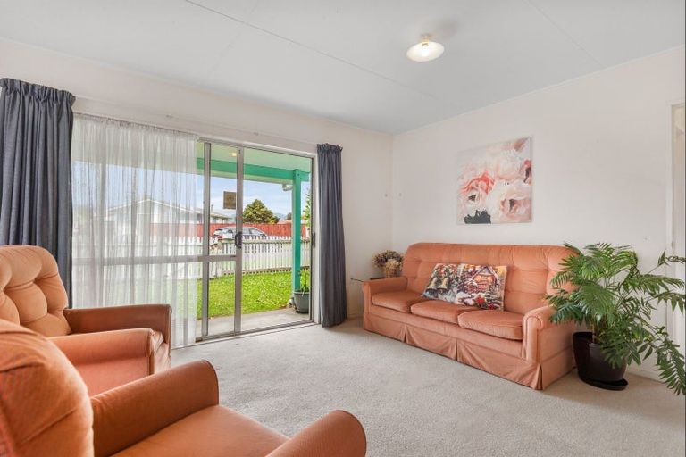 Photo of property in 16 Adkin Avenue, Levin, 5510