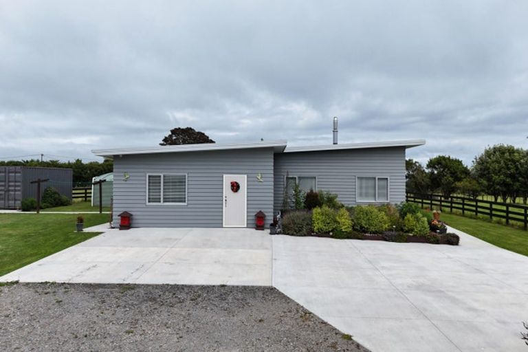 Photo of property in 43 Carrs Road, Urenui, 4377