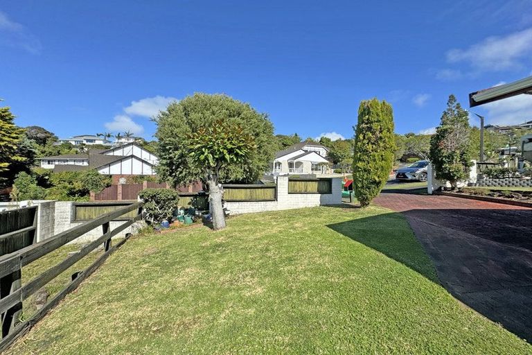Photo of property in 3 Murano Place, Chatswood, Auckland, 0626