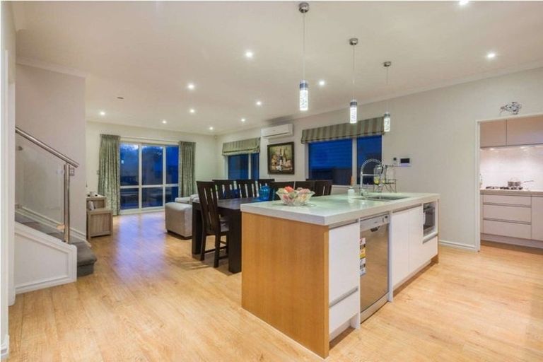 Photo of property in 21e Stamford Crescent, Flat Bush, Auckland, 2019