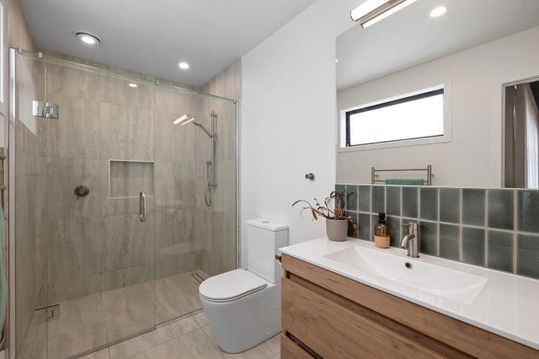 Photo of property in 318 Mangorei Road, Merrilands, New Plymouth, 4312