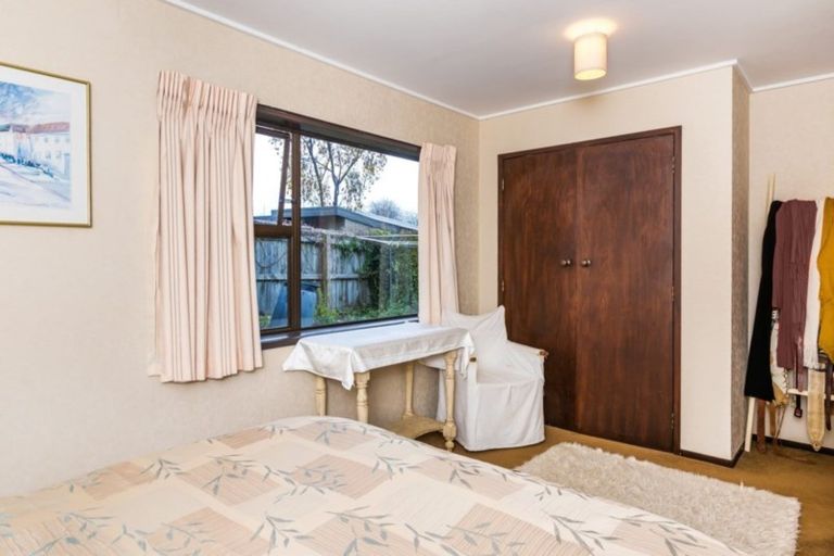 Photo of property in 2/7 Kathleen Place, Rainbow Point, Taupo, 3330