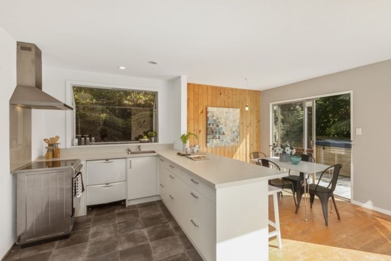 Photo of property in 21a Walnut Way, Maungaraki, Lower Hutt, 5010