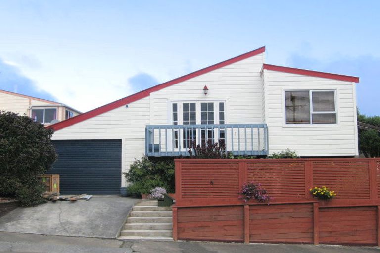 Photo of property in 14 Cara Crescent, Paparangi, Wellington, 6037