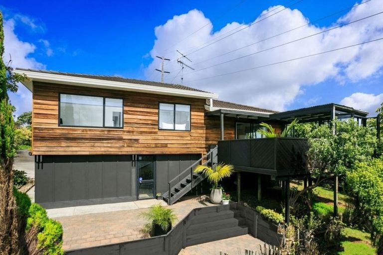 Photo of property in 2/17 Mirovale Place, Totara Vale, Auckland, 0629