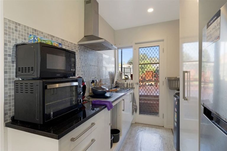 Photo of property in 20 Tanoa Place, Glendene, Auckland, 0602