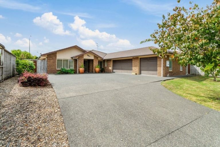 Photo of property in 4 Beverage Place, Rosehill, Papakura, 2113