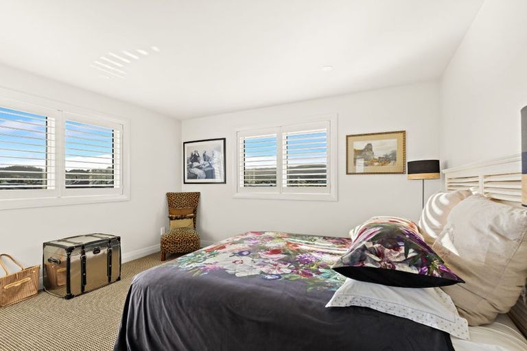 Photo of property in 26 Sandpiper Avenue, Point Wells, 0986