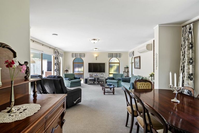 Photo of property in 84 Chelsea View Drive, Chatswood, Auckland, 0626