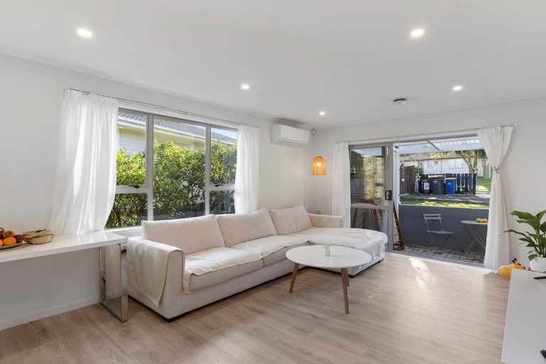 Photo of property in 38 Sunline Avenue, Massey, Auckland, 0614