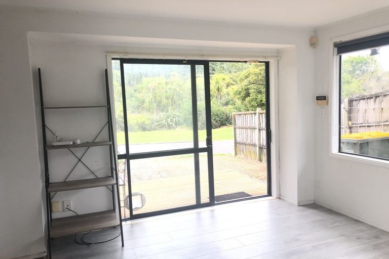 Photo of property in 1/13a Kitewao Street, Northcote, Auckland, 0627