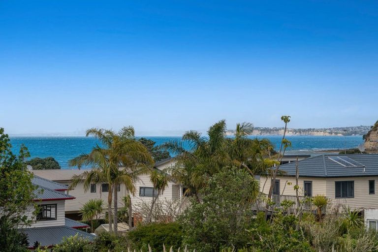 Photo of property in 11 Zita Avenue, Matakatia, Whangaparaoa, 0930