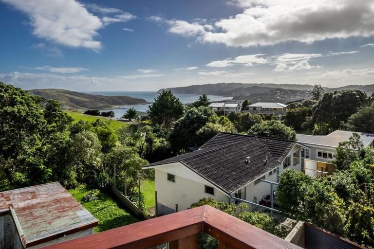 Photo of property in 8 Tirowhanga Road, Paremata, Porirua, 5024