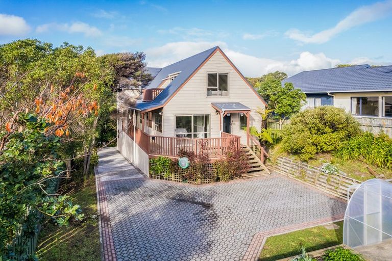 Photo of property in 4 Te Kura Road, Pukerua Bay, 5026