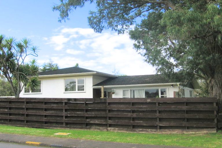 Photo of property in 36 Rehia Road, Massey, Auckland, 0614