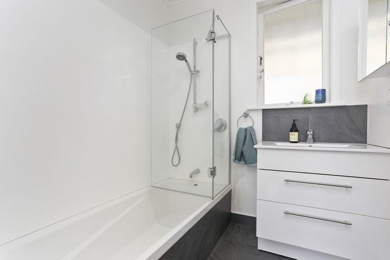 Photo of property in 39 Tahi Terrace, Glen Eden, Auckland, 0602