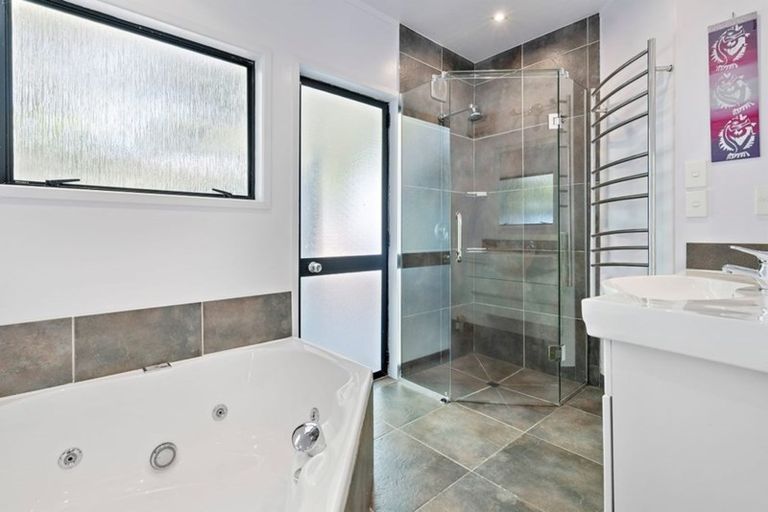 Photo of property in 15 Park Rise, Campbells Bay, Auckland, 0630