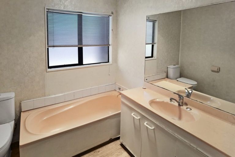 Photo of property in 6 Vesca Place, Golflands, Auckland, 2013