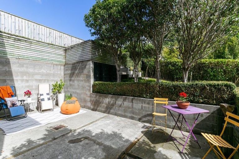 Photo of property in 327 Main Road, Tawa, Wellington, 5028