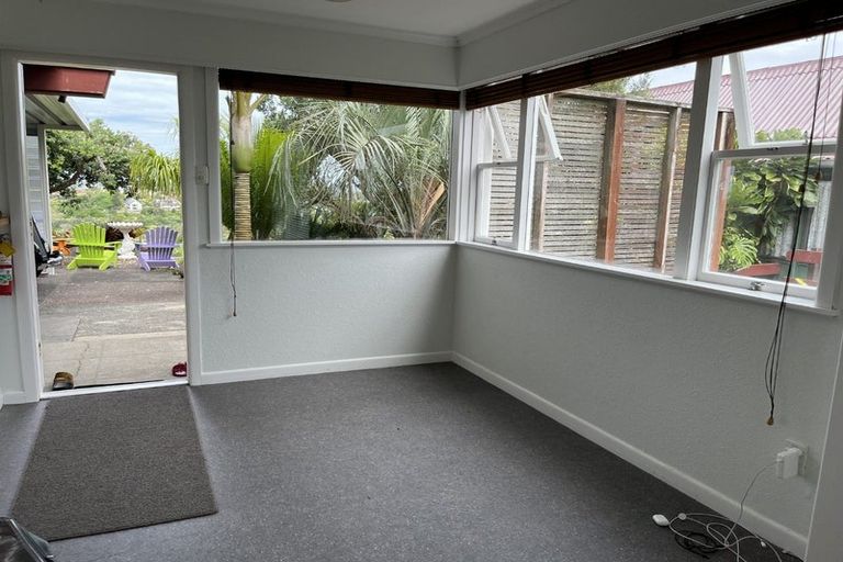 Photo of property in 54 Howard Road, Northcote, Auckland, 0627
