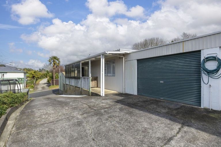 Photo of property in 6 Fairview Place, Westown, New Plymouth, 4310