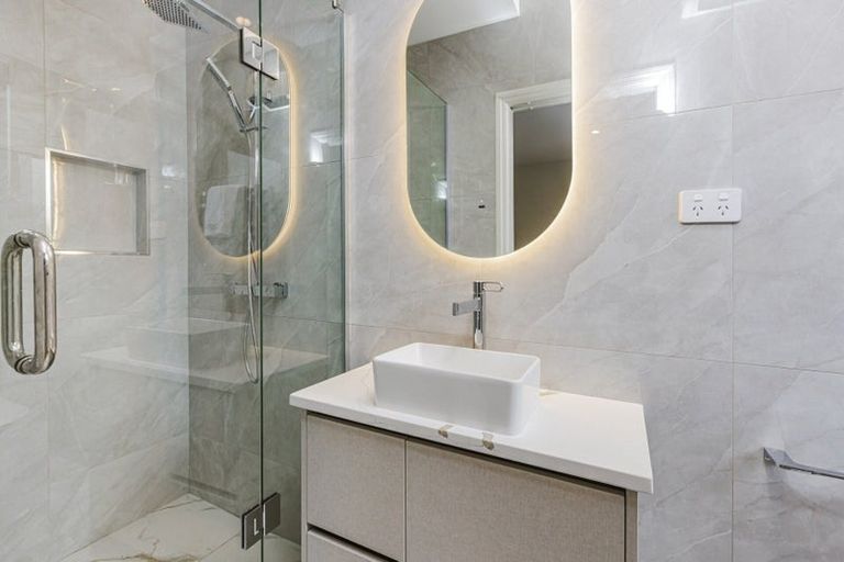 Photo of property in 2/287 Massey Road, Mangere East, Auckland, 2024