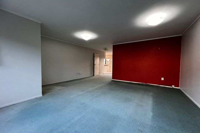 Photo of property in 3/4144 Great North Road, Glendene, Auckland, 0602