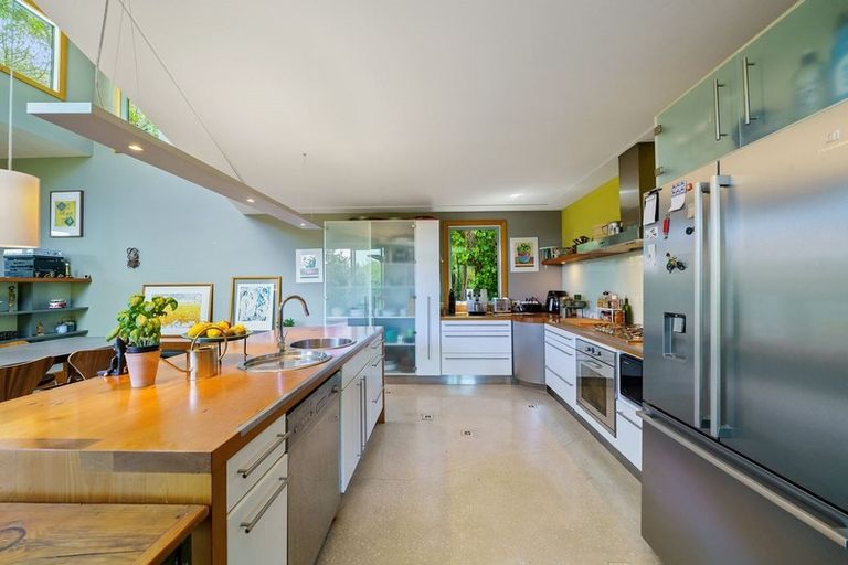 Photo of property in 19 Dillon Street, Lowry Bay, Lower Hutt, 5013