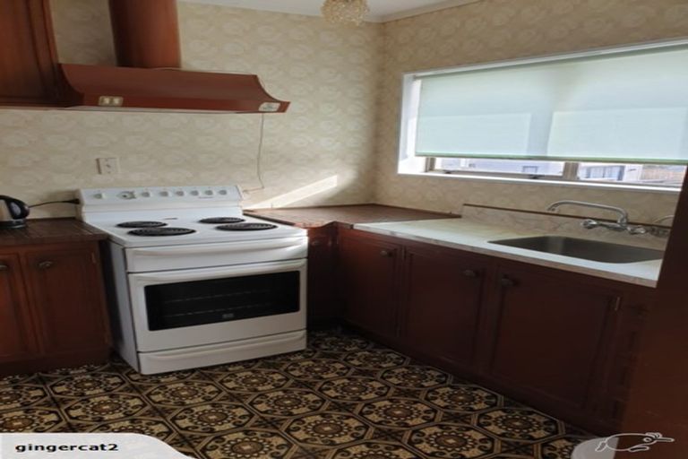 Photo of property in 1/7 Tusac Place, Totara Vale, Auckland, 0627