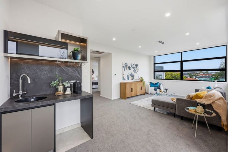 Photo of property in 23b Sorrel Crescent, Bucklands Beach, Auckland, 2012