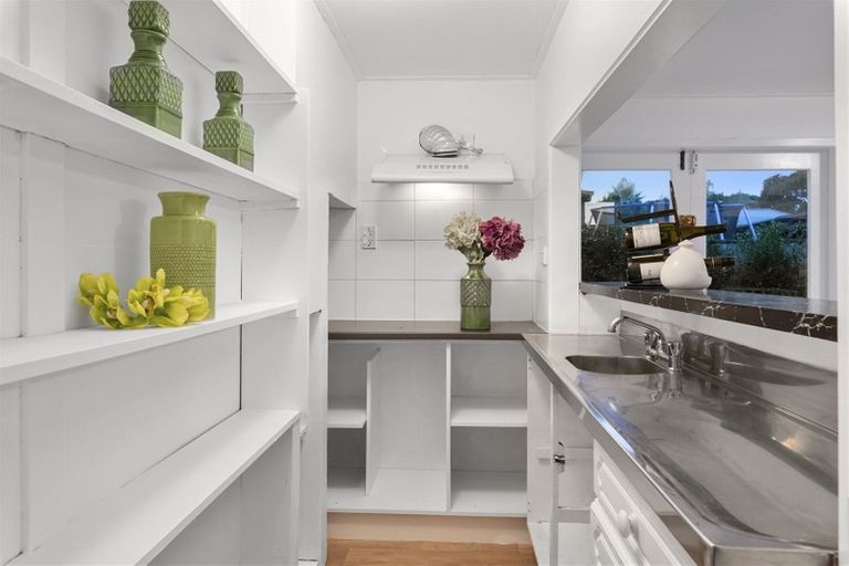 Photo of property in 40 Valley View Road, Glenfield, Auckland, 0629