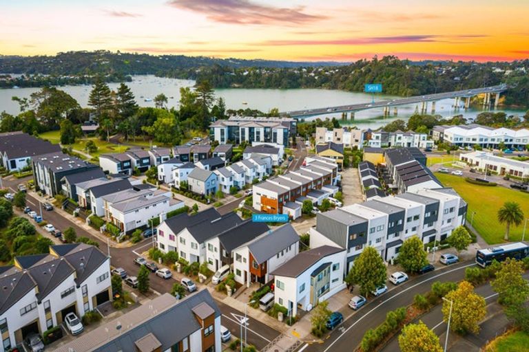 Photo of property in 3 Frances Bryers Road, Hobsonville, Auckland, 0616