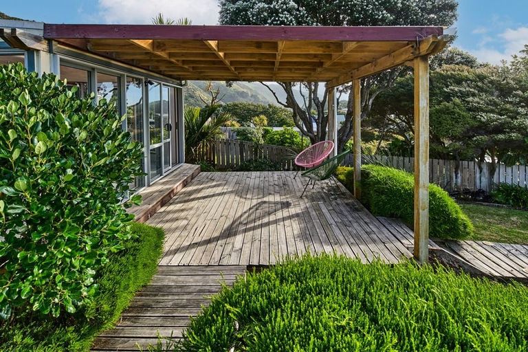 Photo of property in 83 Wellington Road, Paekakariki, 5034