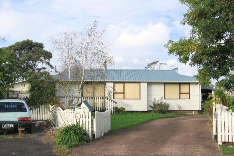 Photo of property in 16 Glen Close, Glen Eden, Auckland, 0602