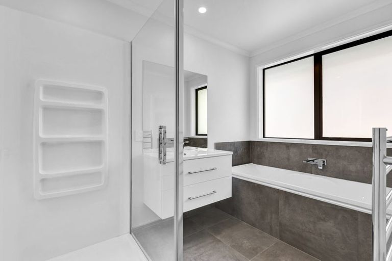 Photo of property in 26 Sycamore Grove, Lower Vogeltown, New Plymouth, 4310