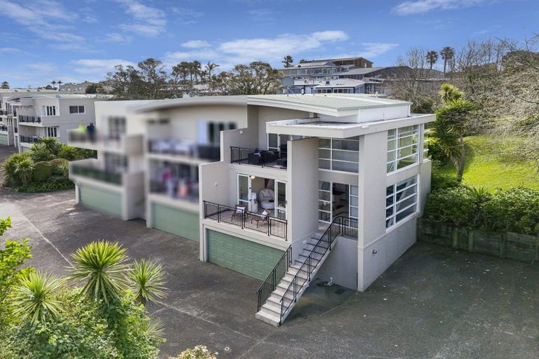 Photo of property in 1/166 Mokoia Road, Chatswood, Auckland, 0626