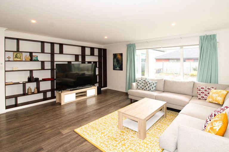 Photo of property in 2 Routhan Way, Carterton, 5713