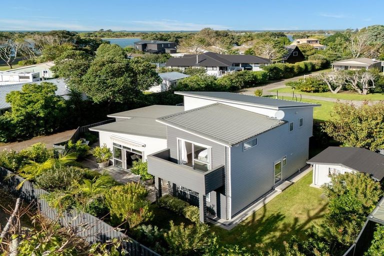 Photo of property in 35 Waione Avenue, Athenree, Waihi Beach, 3177