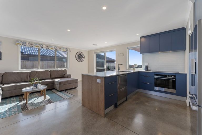 Photo of property in 2 Piharau Crescent, Hurdon, New Plymouth, 4310