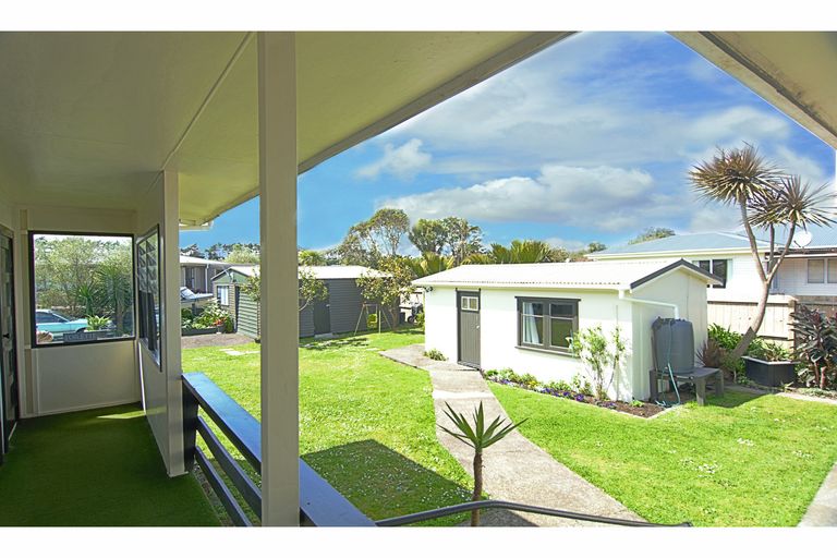 Photo of property in 18 Ronald Avenue, Glenbrook, Waiuku, 2681