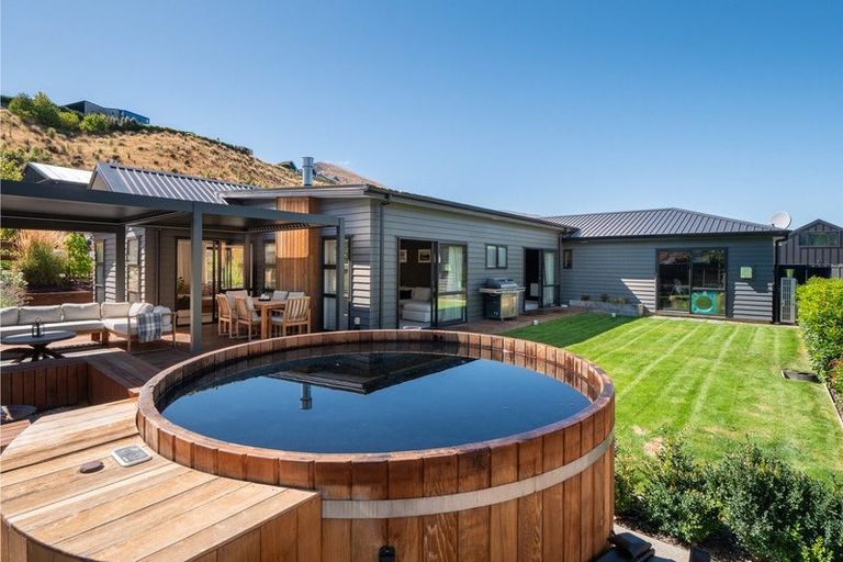 Photo of property in 3 Brodie Avenue, Arrowtown, 9302