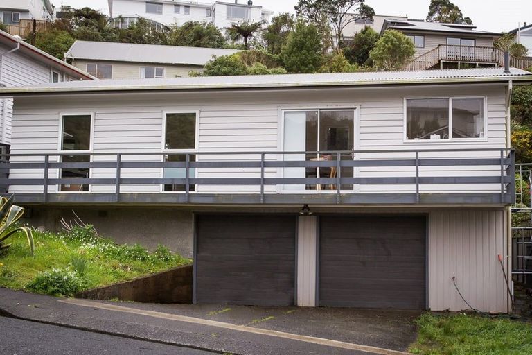 Photo of property in 18 Paddington Grove, Karori, Wellington, 6012