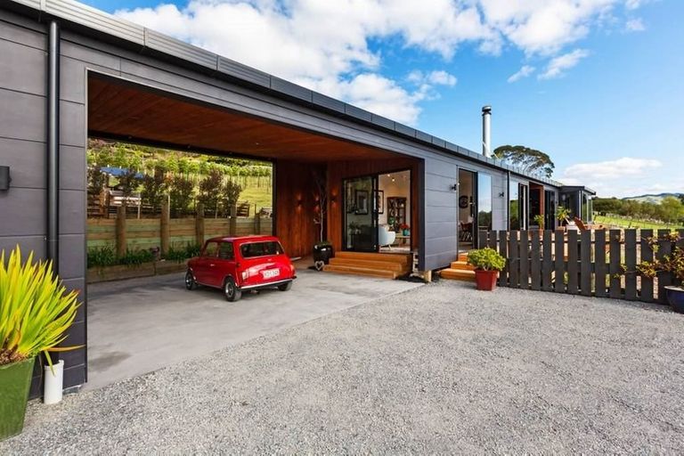 Photo of property in 221 Huia Street, Waikanae, 5391