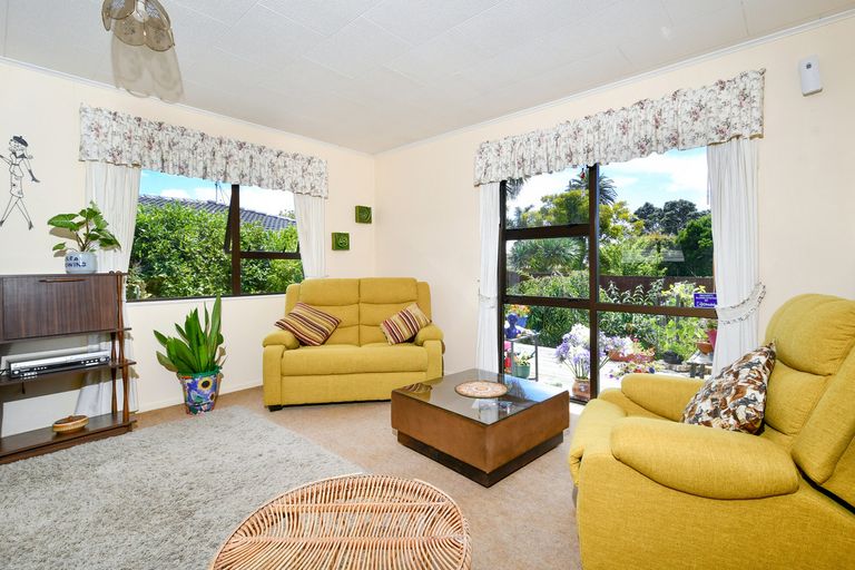 Photo of property in 1/94 Roberts Road, Te Atatu South, Auckland, 0610